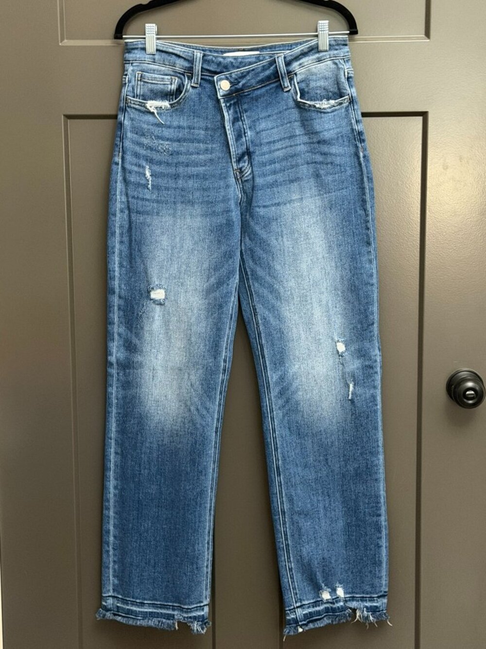 Vervet Relaxed Straight Jeans | Button Fly | Distressed Hem | Size 29